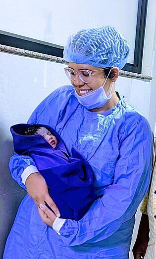 Dr. Anjani Dixit with patient — moment of joy 4